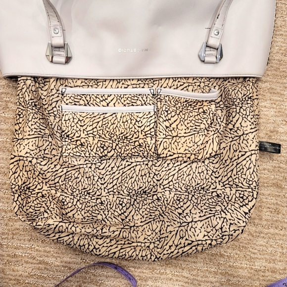 Max Studio Tote Bag - Picture 14 of 16